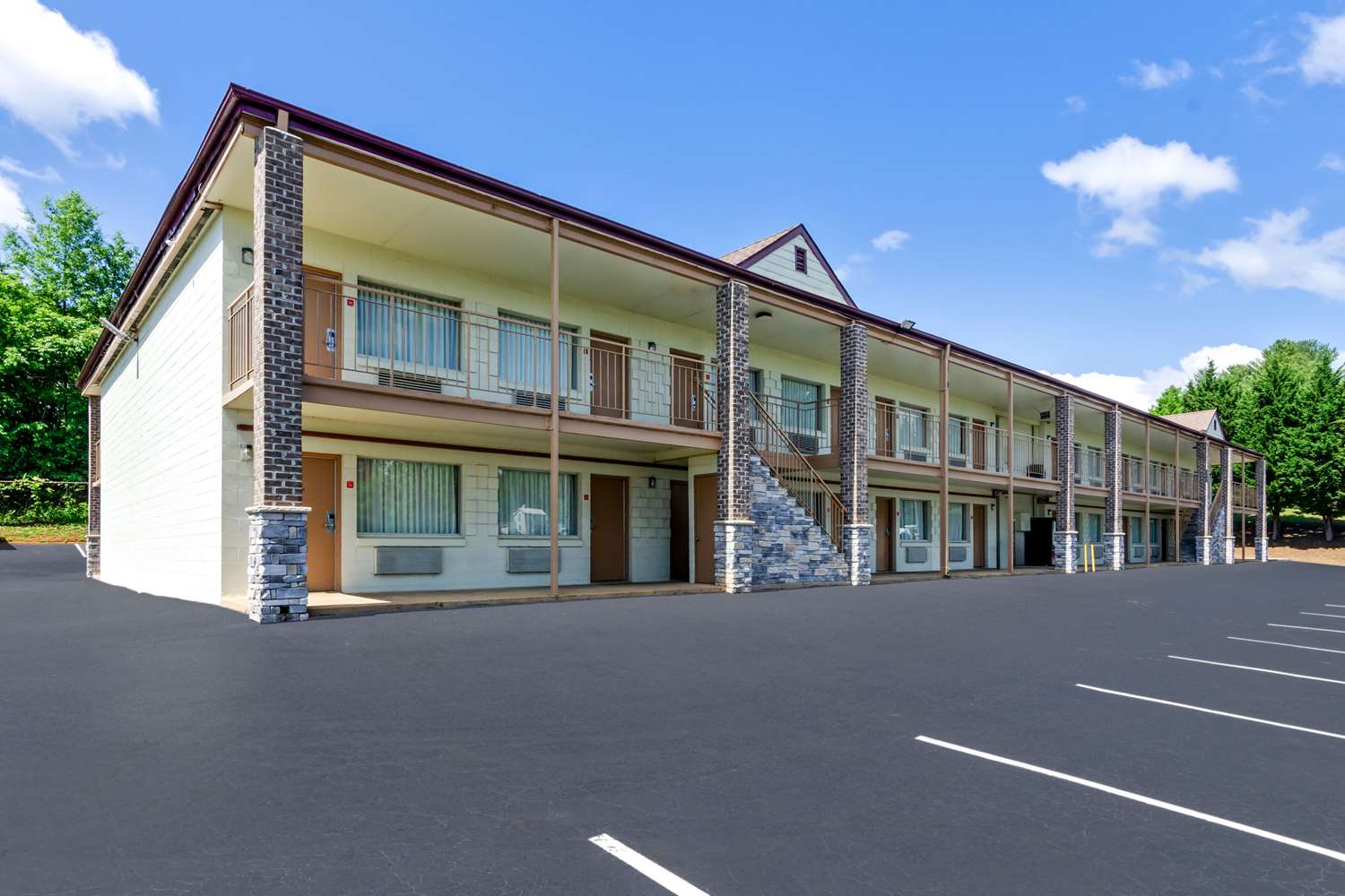 Econo Lodge Lynchburg, VA 43/50