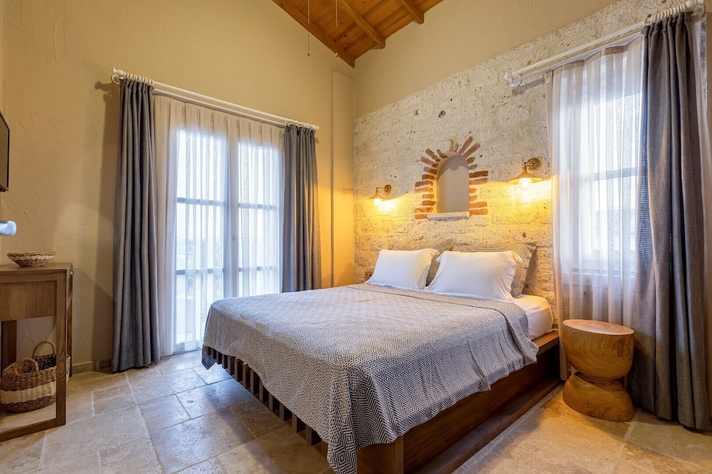 Lika Alacati 10/48