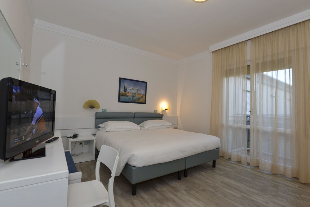 Excelsior Hotel 30/61