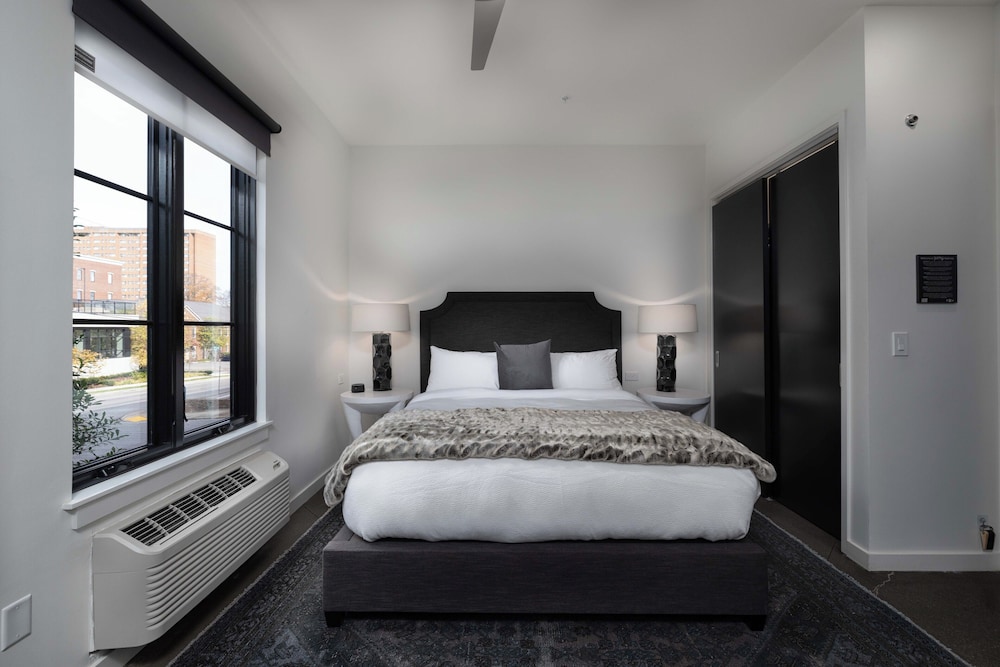 1 BEDROOM, SIGNATURE, SUITE