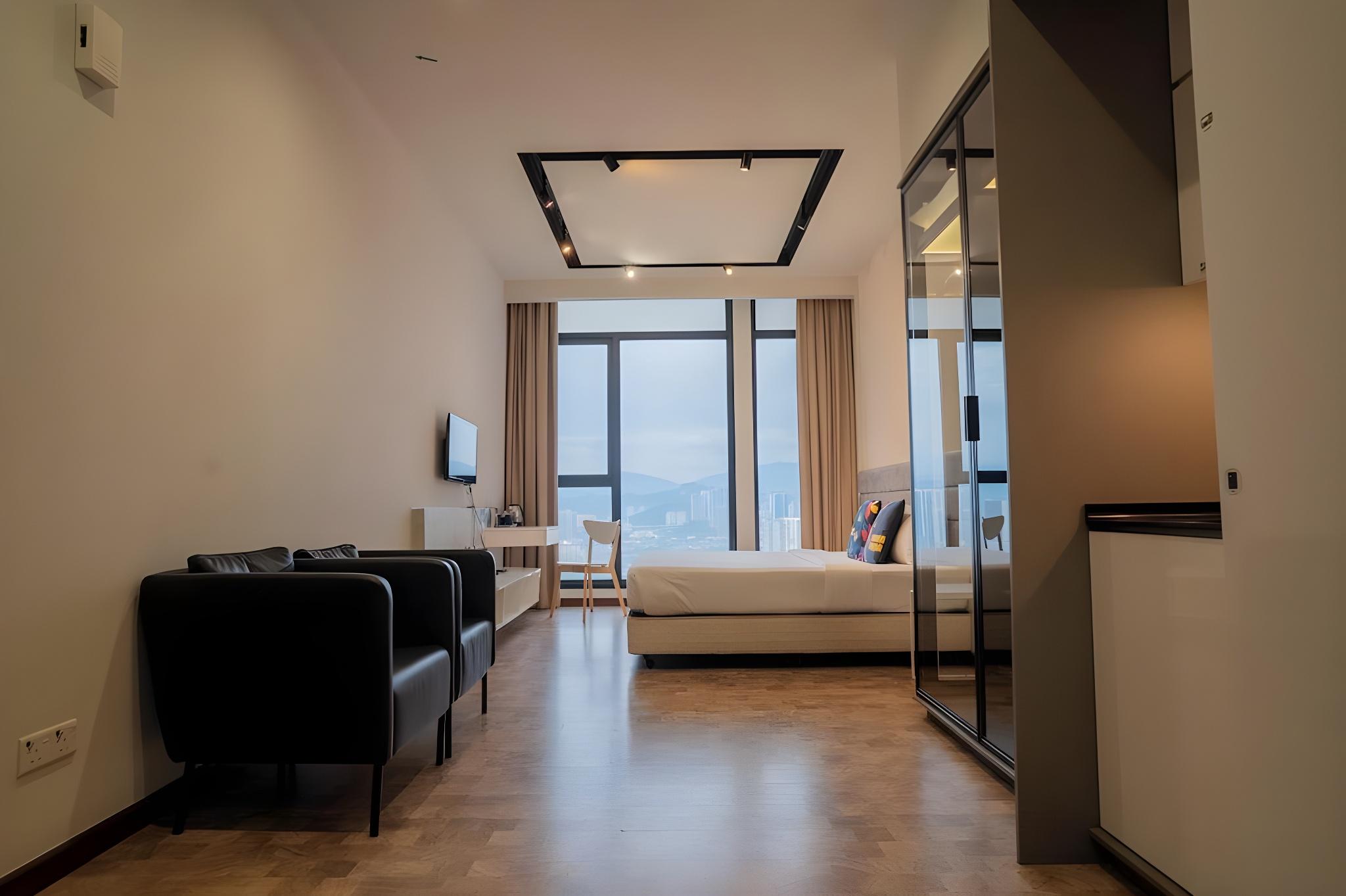Superior, Suite, Expressionz Professional Suites by G Suites 2/3