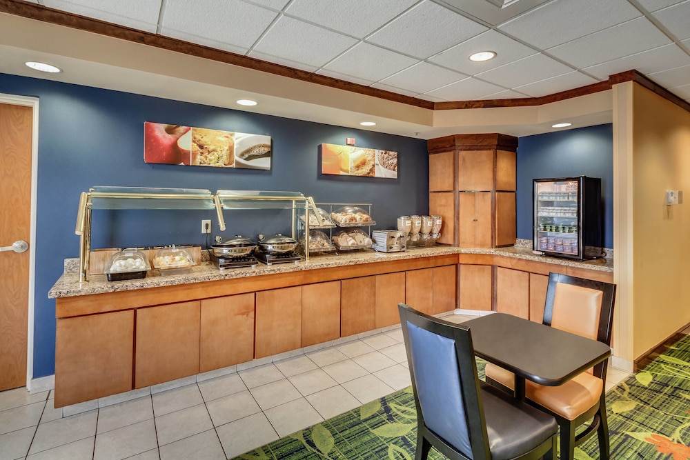 Fairfield Inn and Suites Jacksonville Beach 7/54