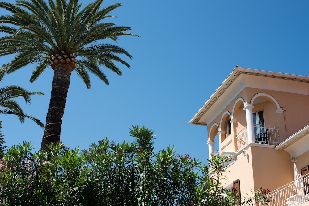 Hôtel Reine D'Azur 4/50
