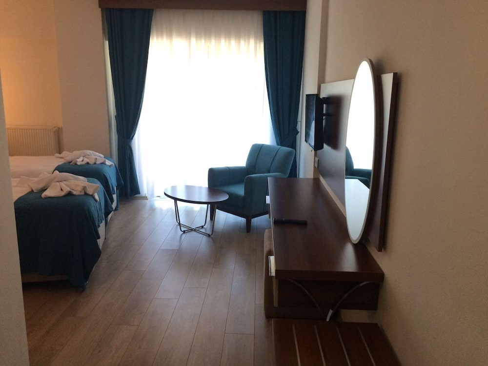 Black Forest Hotel 13/21