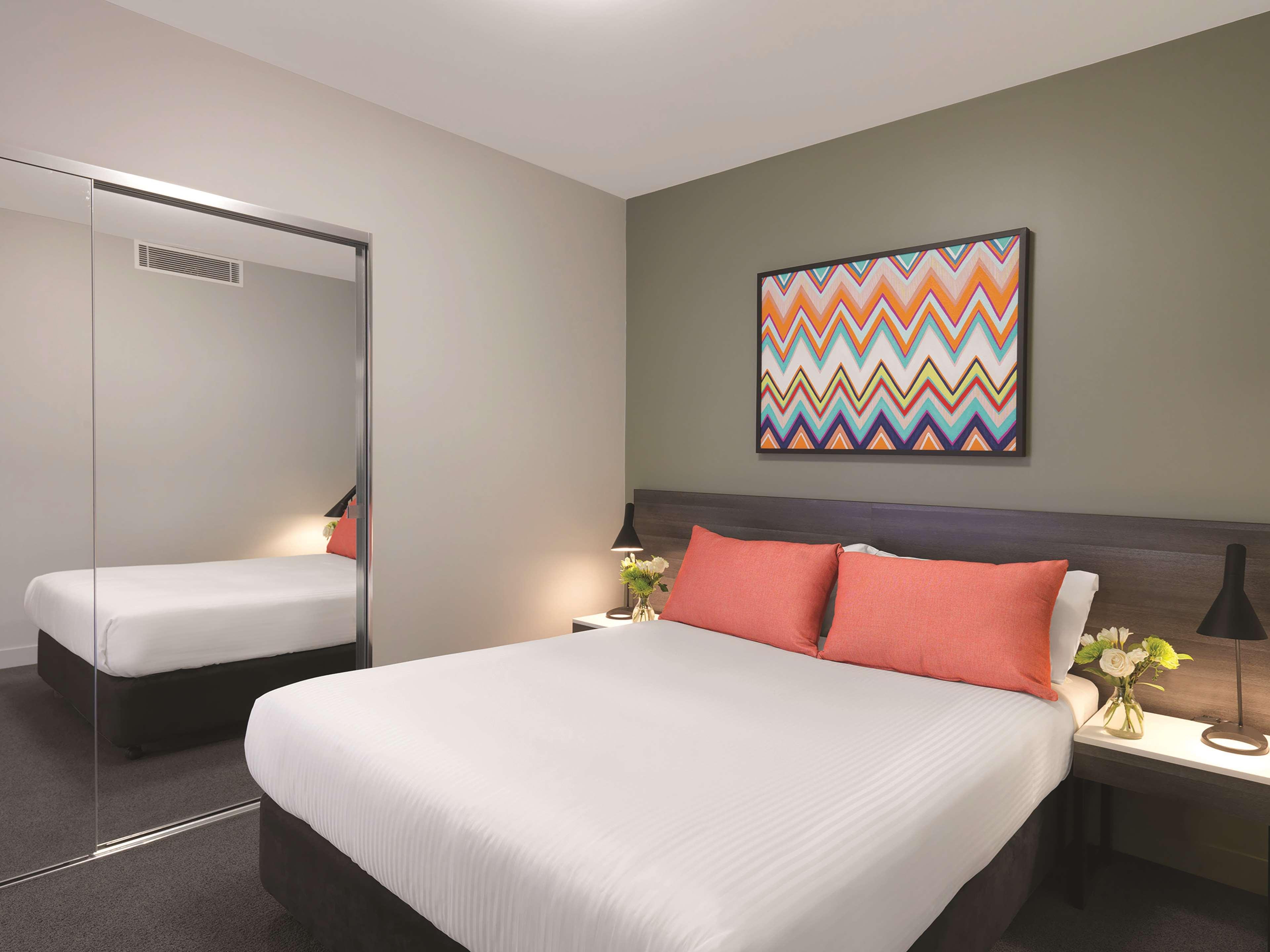 1 BEDROOM, APARTMENT, KING BED