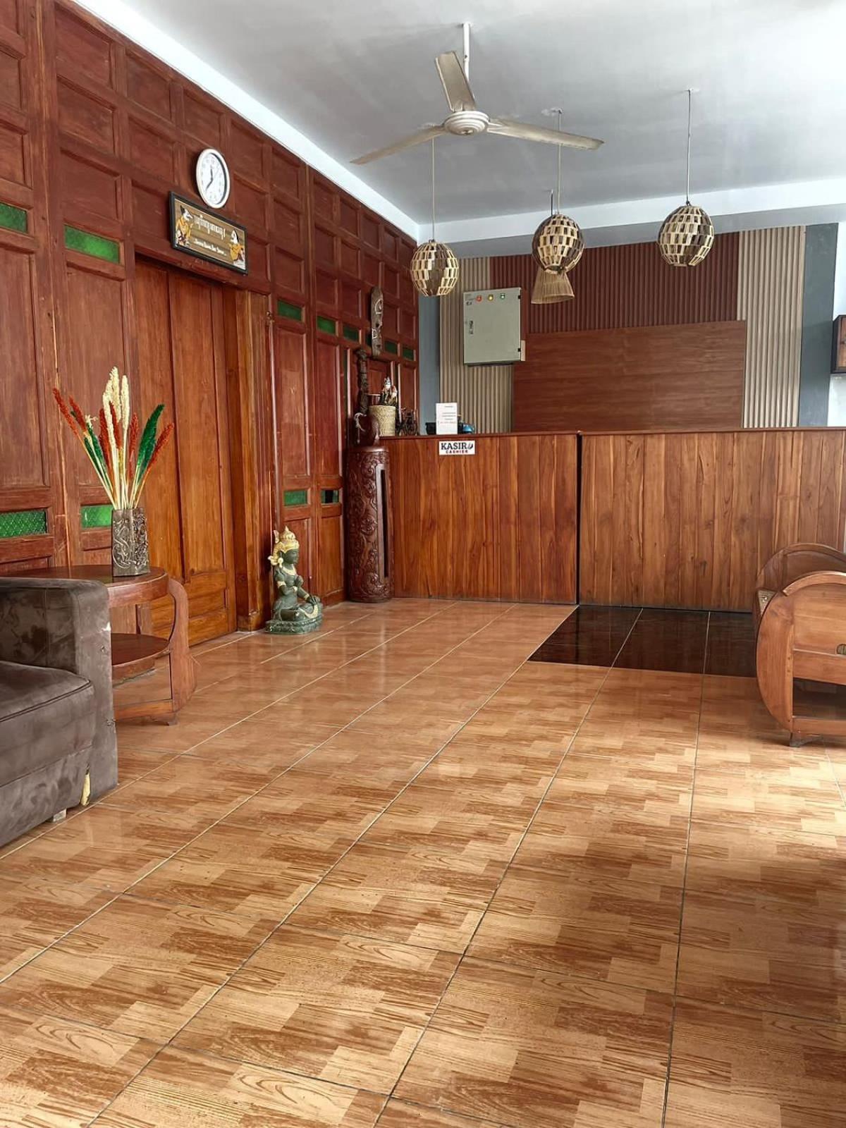 OYO 4016 Tan Jokteng Guest House 9/51
