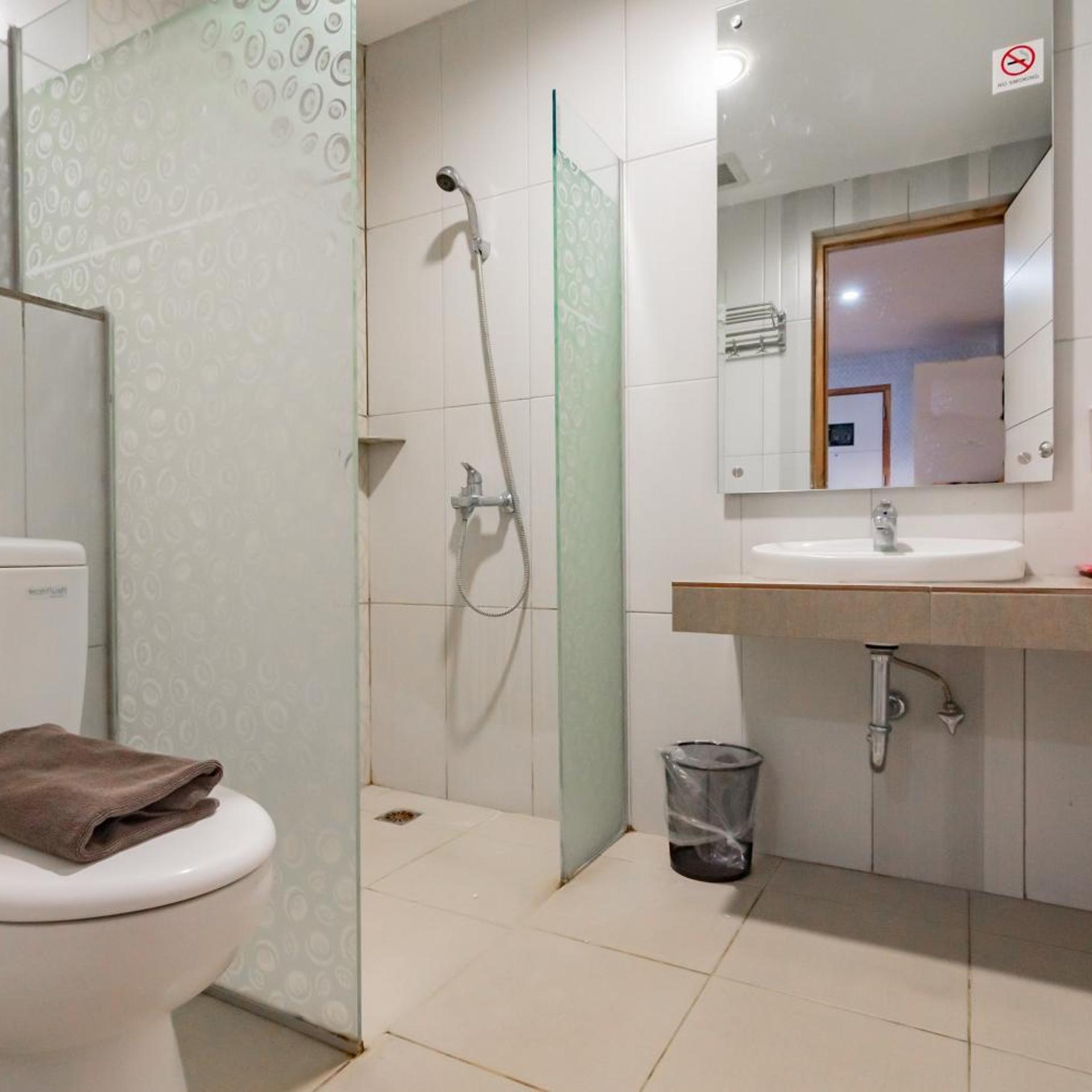 غرفة تنفيذية ثلاثية، RedDoorz Premium Near Bandung Station 2/3