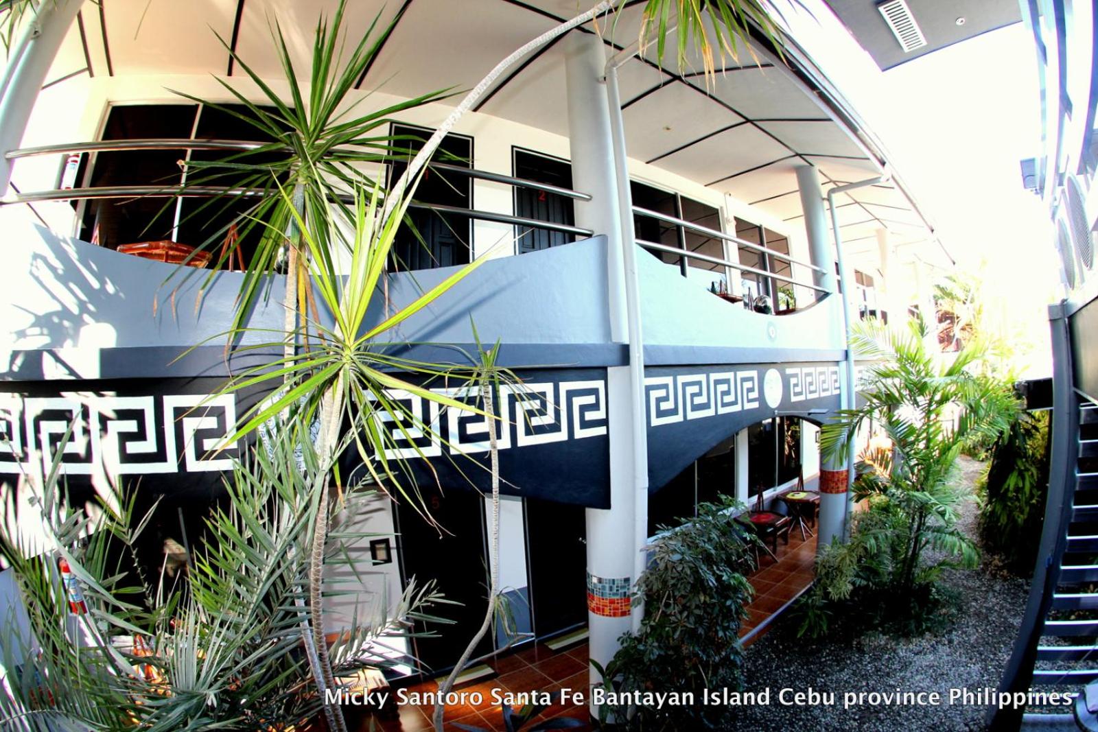Micky Santoro Hotel & Restaurant 8/50