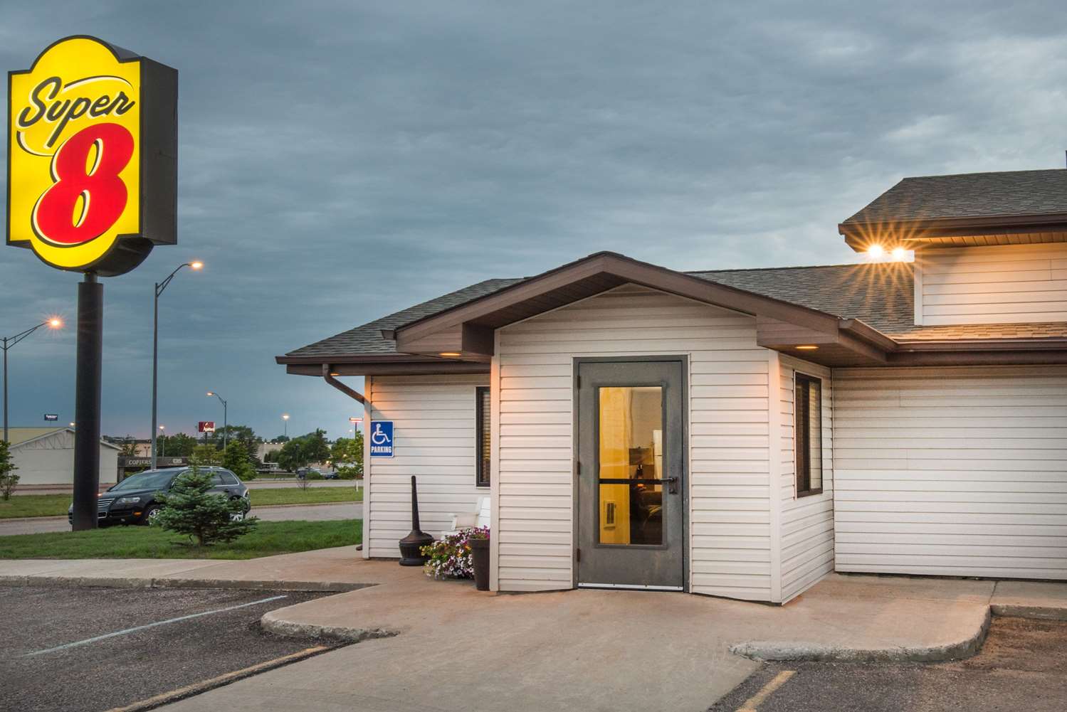 Super 8 By Wyndham Jamestown 2/7