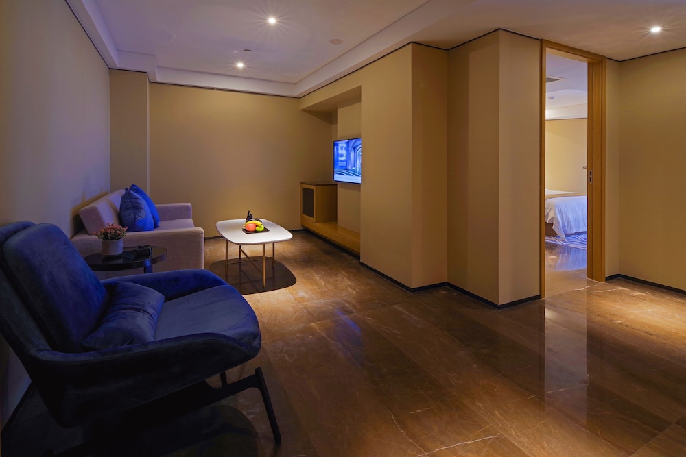 Superise Hotel 28/40