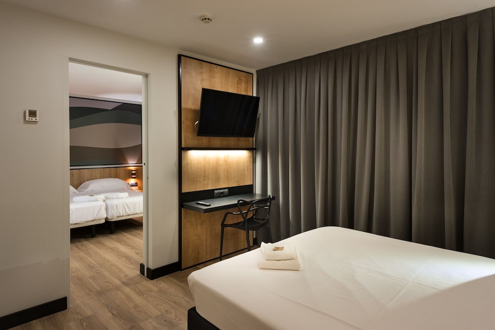 ibis Styles Figueres Ronda 16/49