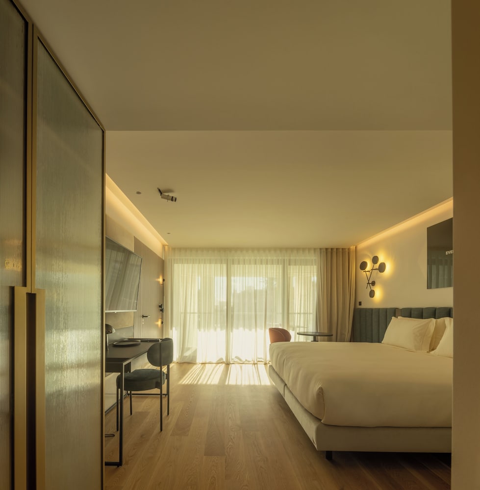 Contemporary, King Bed