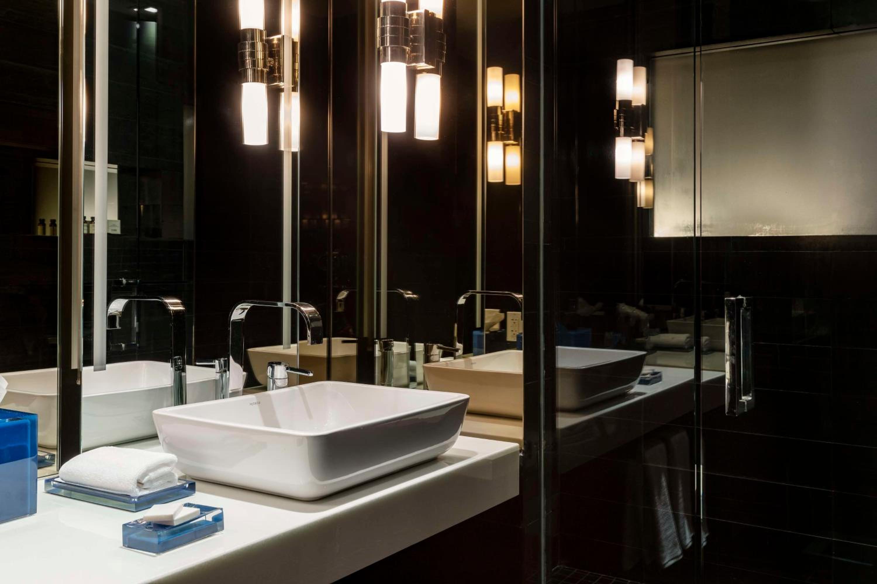 CENTRIC, SUITE, HIGH FLOOR