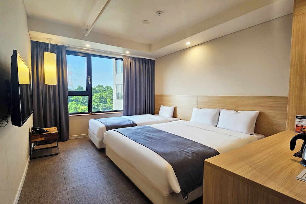 BUSINESS, FAMILY, TWIN BEDS