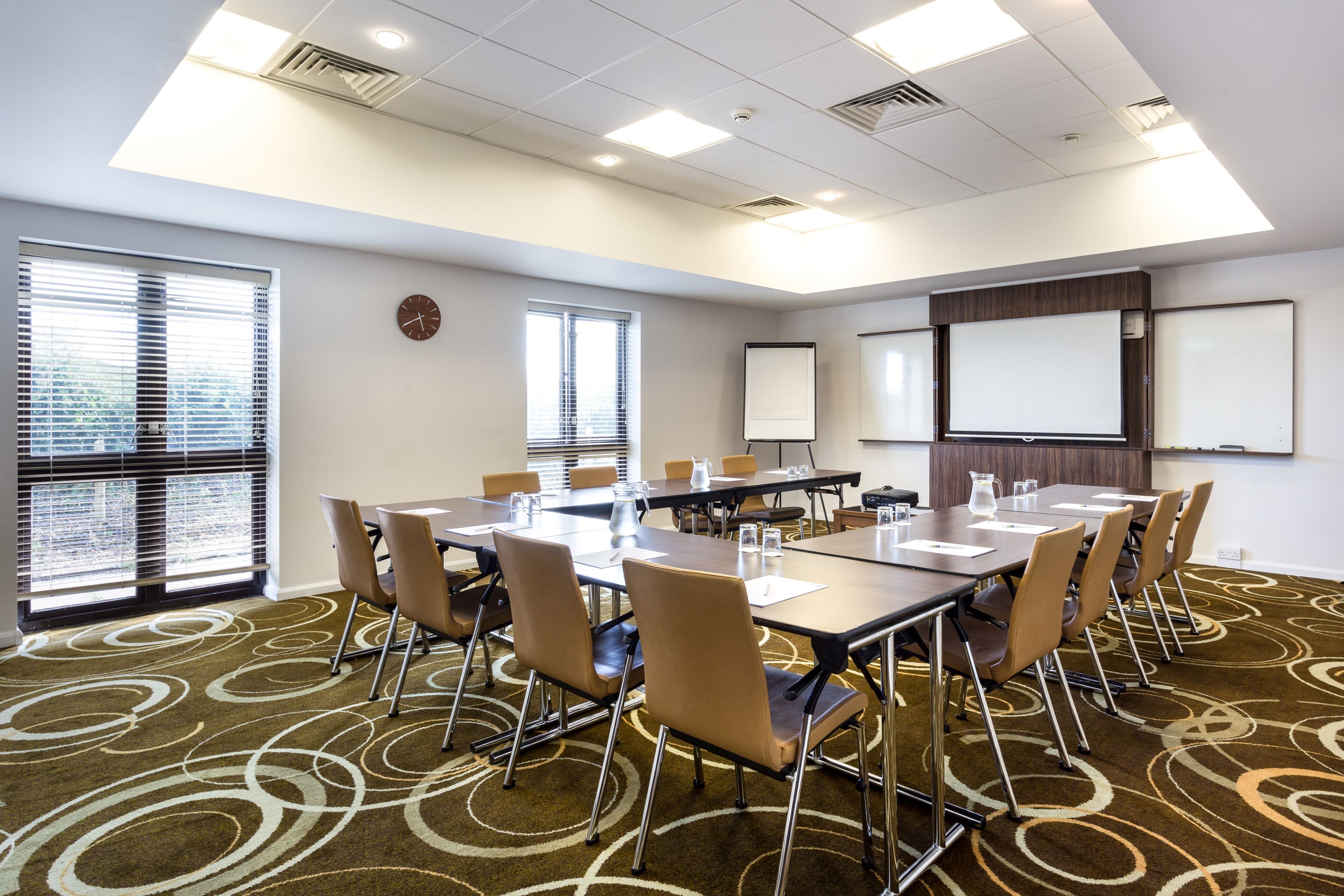 HOLIDAY INN EXPRESS COLCHESTER 27/33