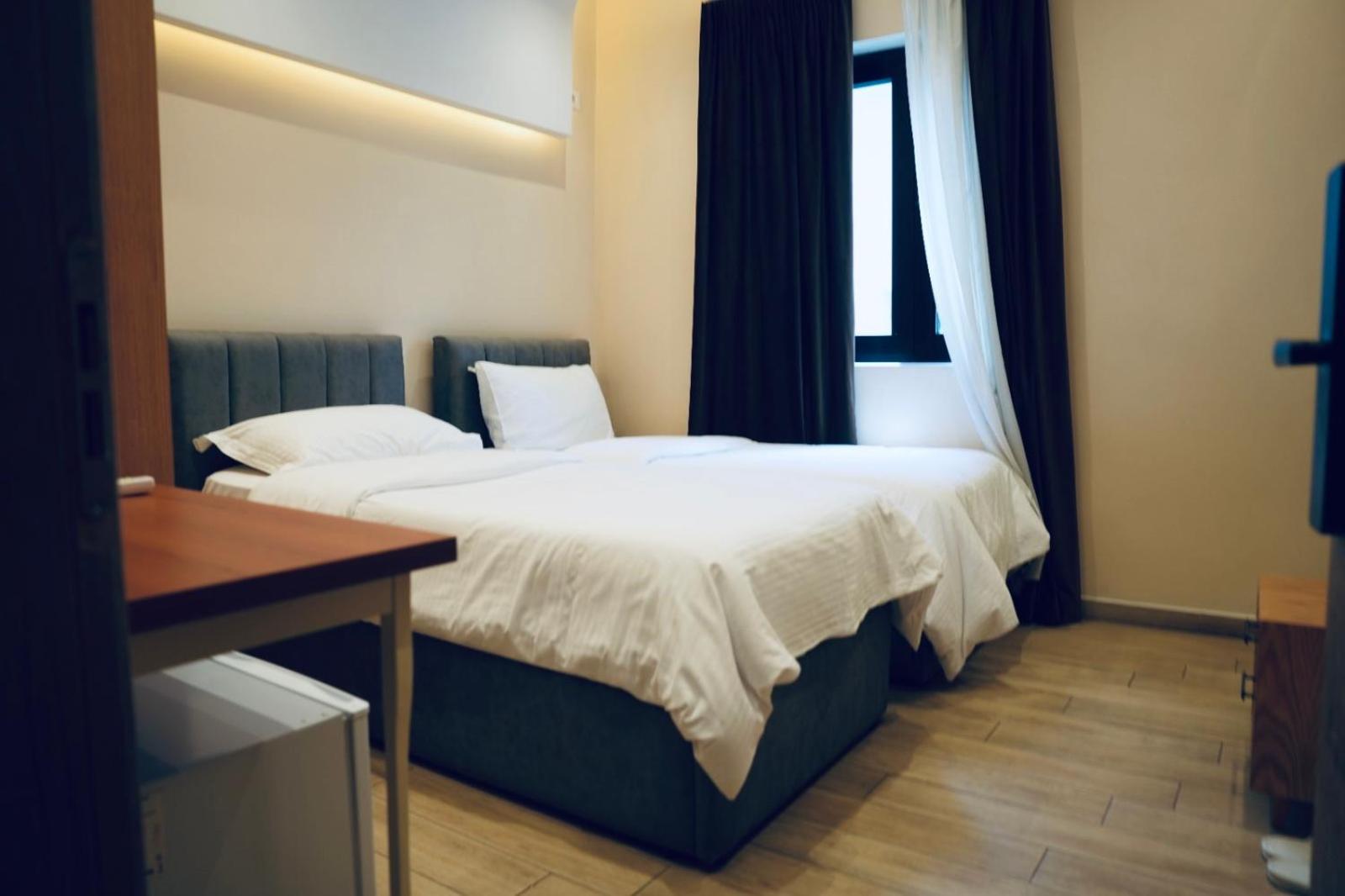 SR99 HOTEL 31/38