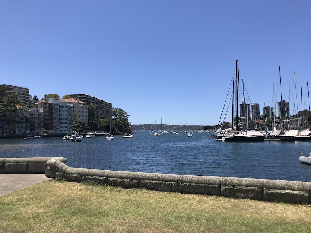 Edgecliff Lodge Motel 61/67