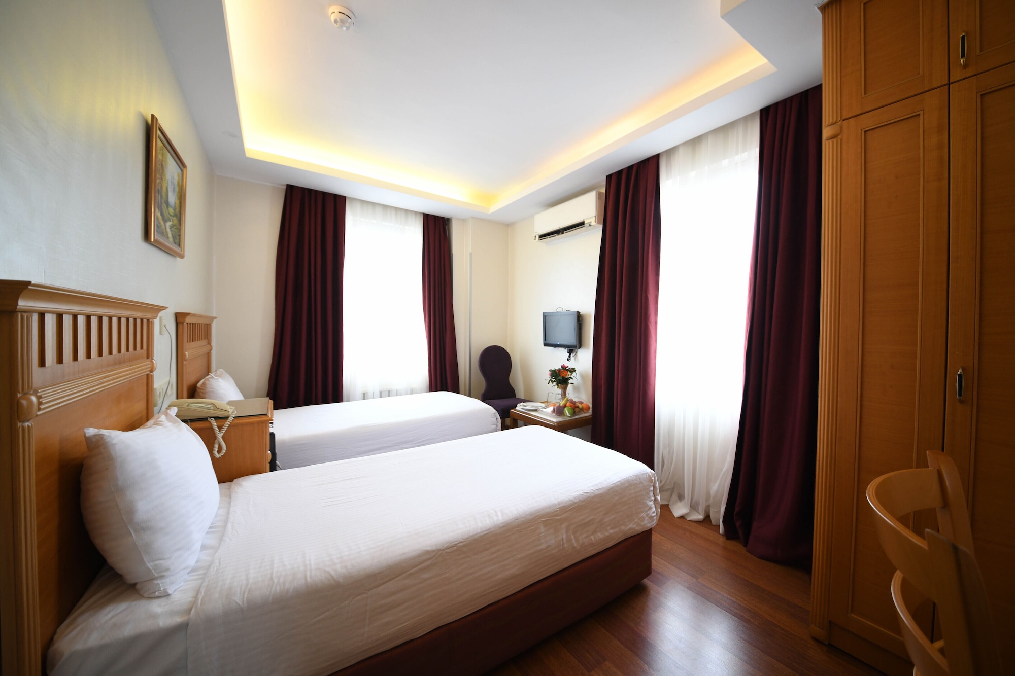 STANDARD, TWIN BEDS, CITY VIEW