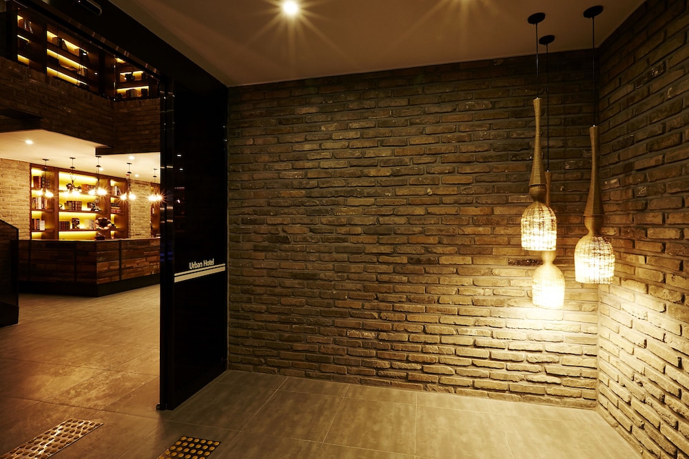 URBAN ISLAND HOTEL 23/28