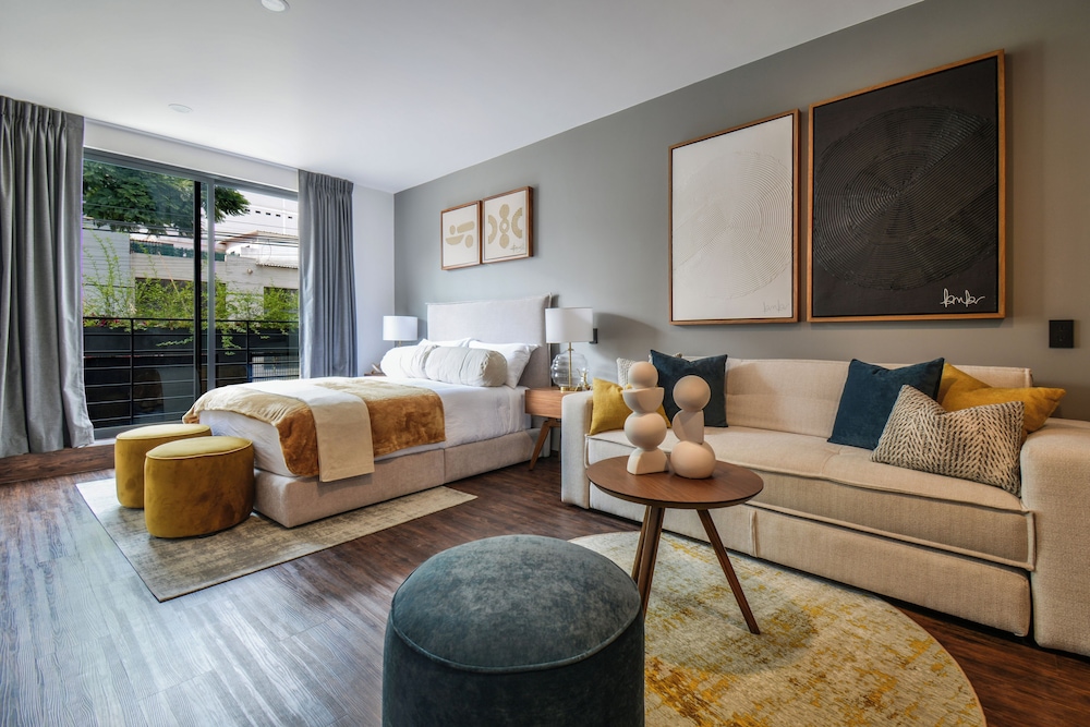 The Sterling Condesa 17/50