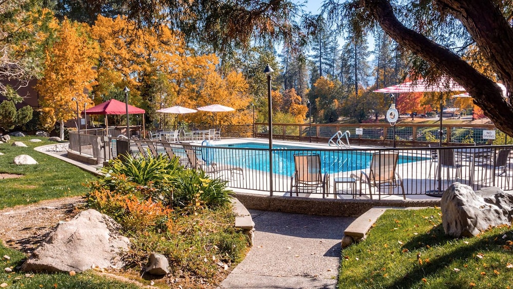 The Lodge at Riverside 5/62