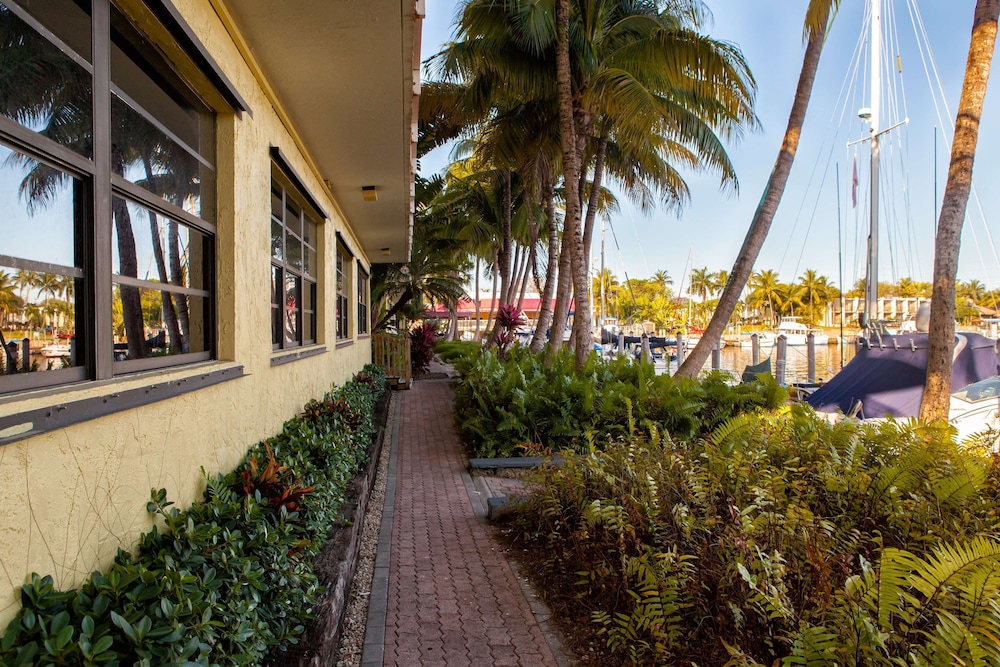 Marina Del Mar resort and Marina 54/59