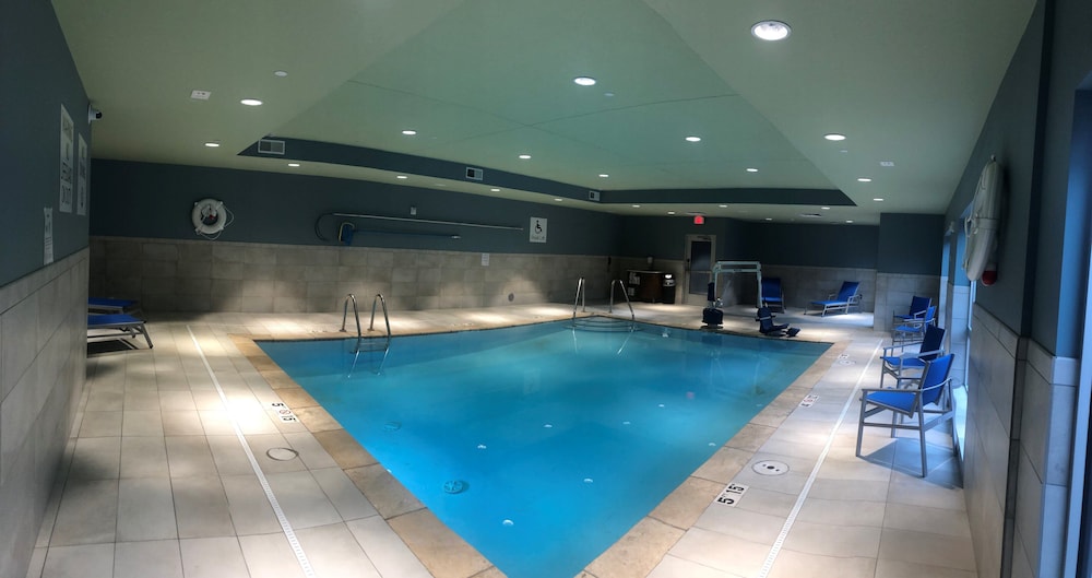 Holiday Inn Express and Suites Warrensburg North 34/58