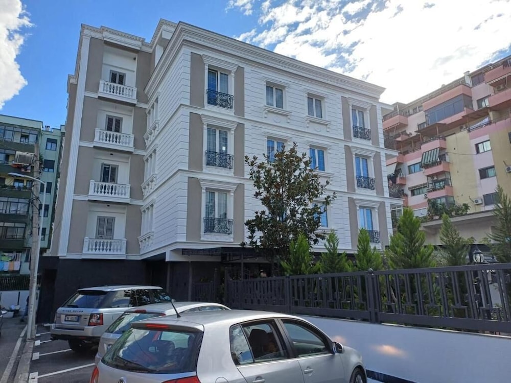 Oxygen Boutique Hotel Tirana 43/55