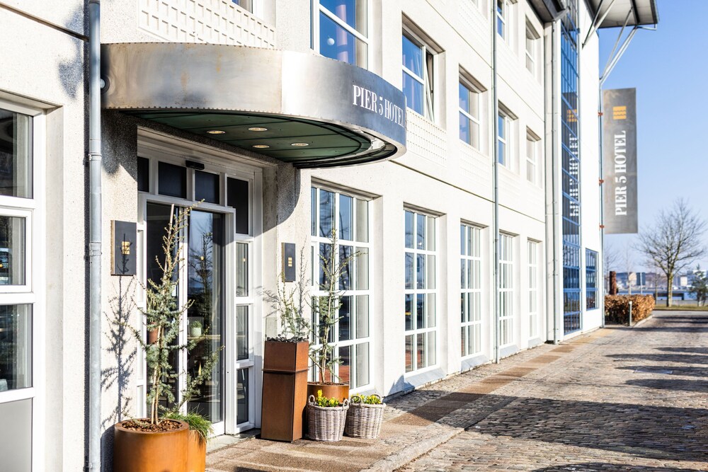 Pier 5 Hotel 59/64