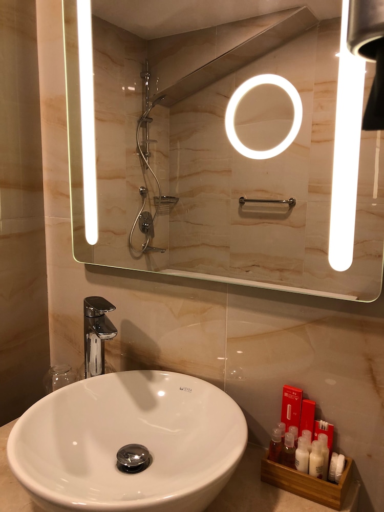 Ramada Encore By Wyndham Istanbul Basin Express 20/47