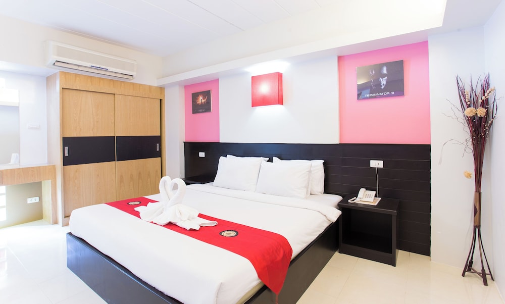 DELUXE, TWIN BEDS