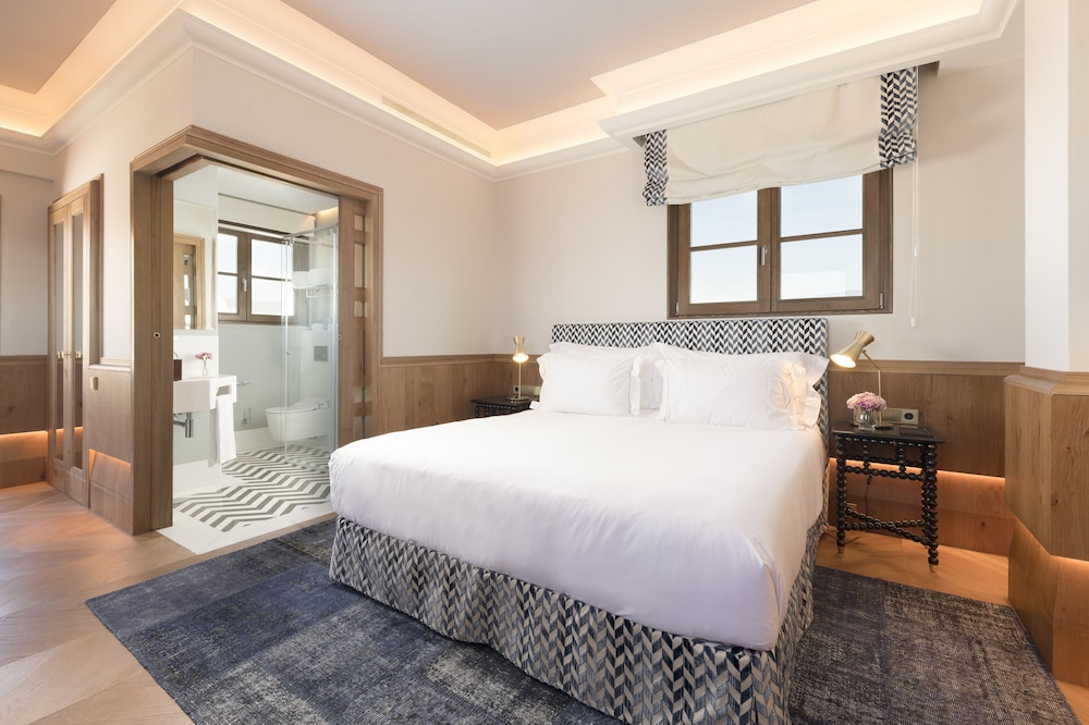 TOWER, DOUBLE BED, CITY VIEW, TERRACE, TOP FLOOR