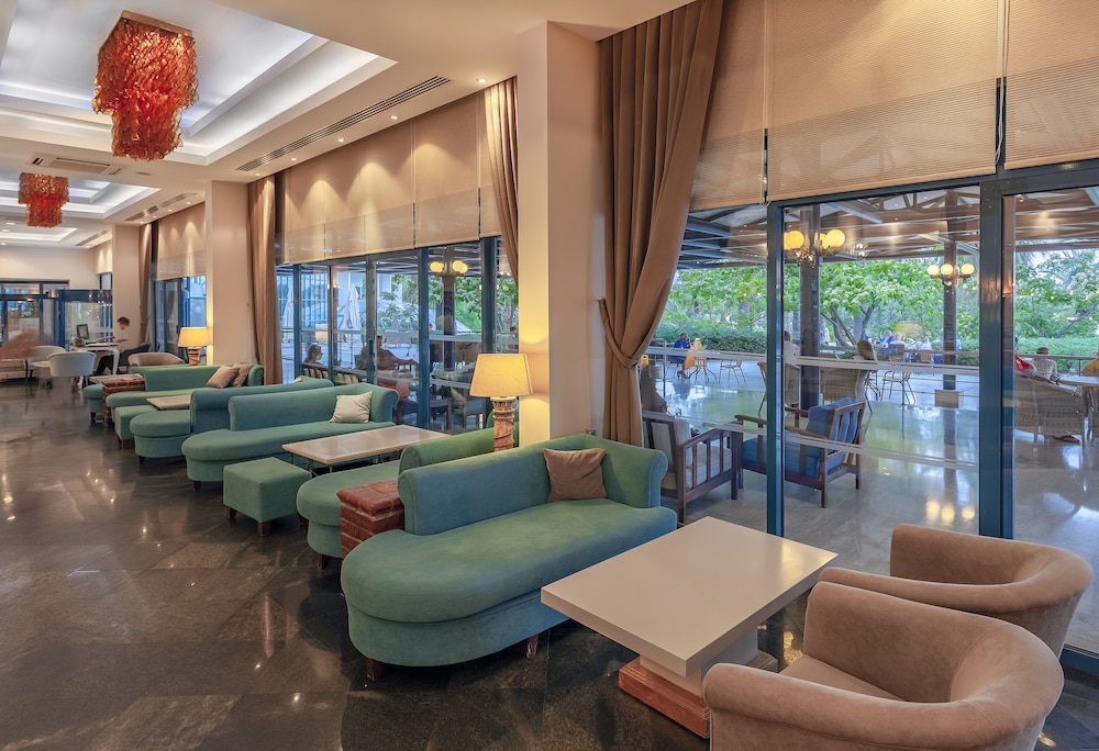 Sunrise Resort Hotel 40/67