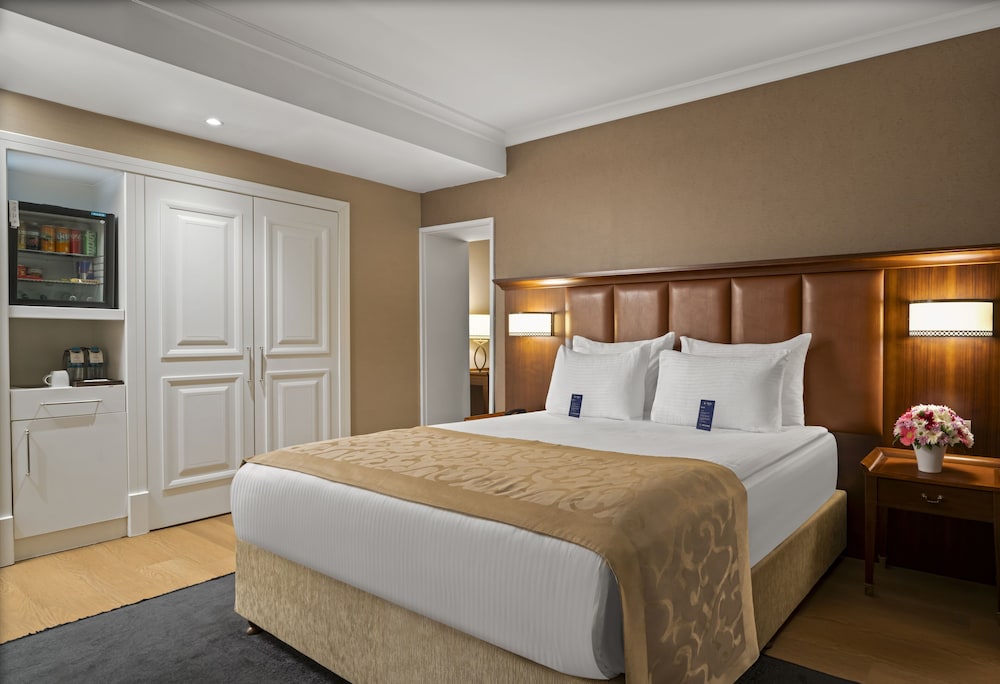 DELUXE, SUITE