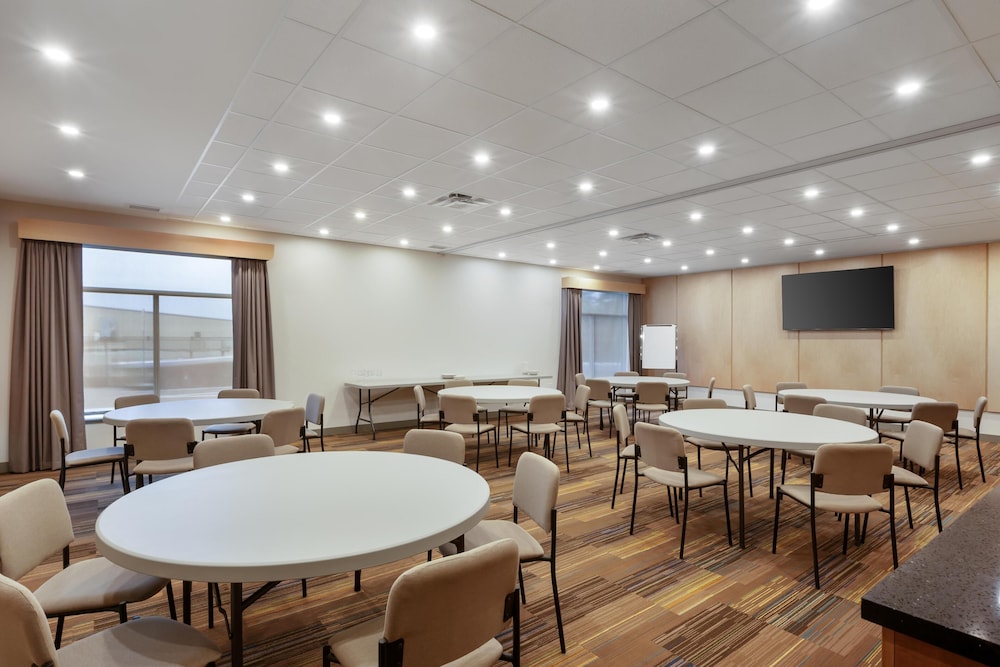 Best Western Plus Kawartha Lakes Hotel & Suites 42/52