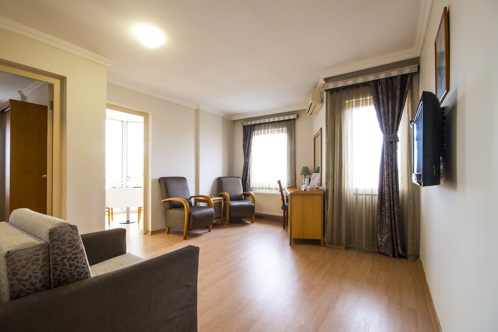 Canak Hotel 32/61