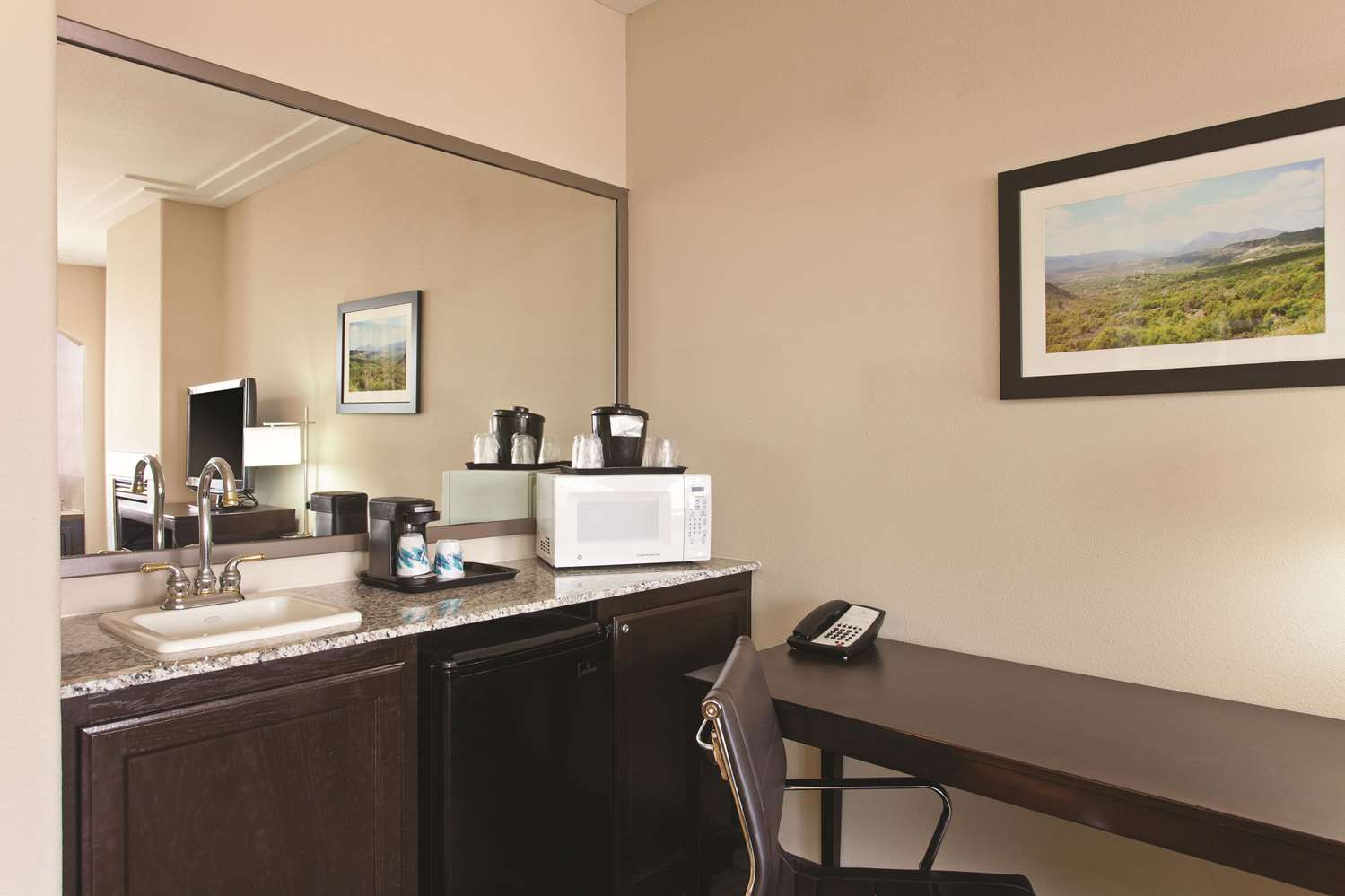 La Quinta Inn Suites Los Banos 33/35