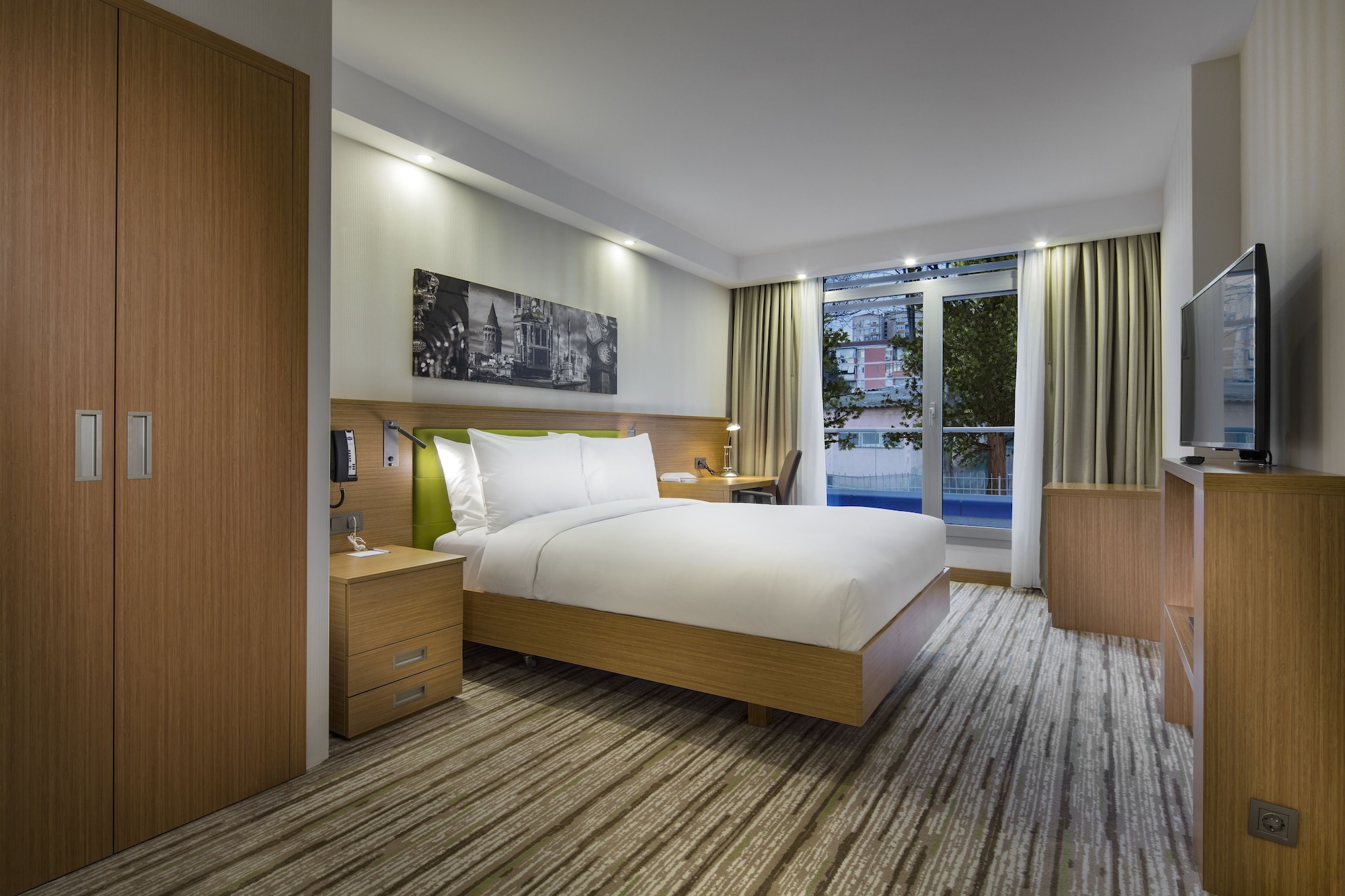 ROOM, QUEEN BED, ACCESSIBLE