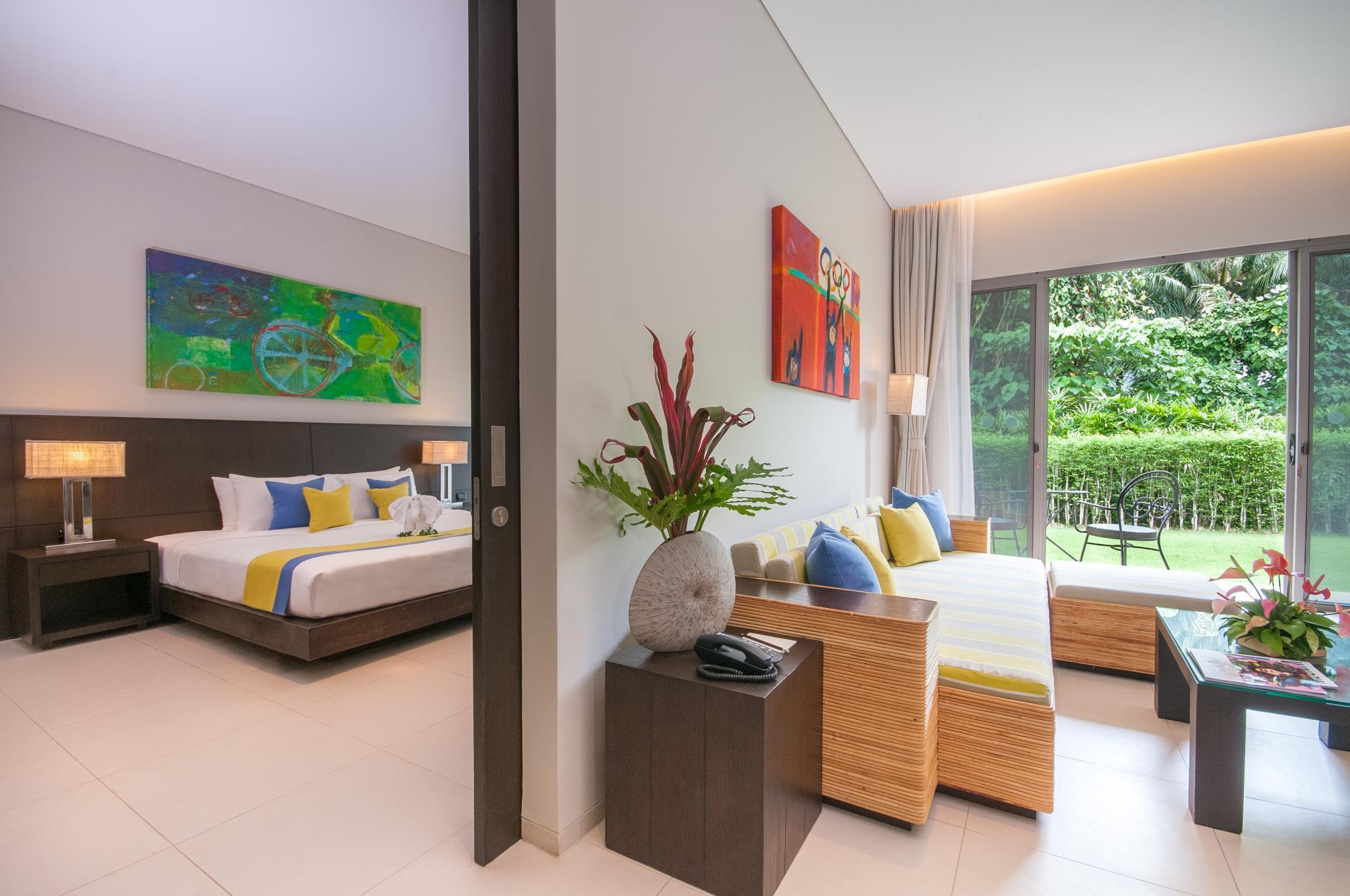 Suite, King Bed, Pool Wing