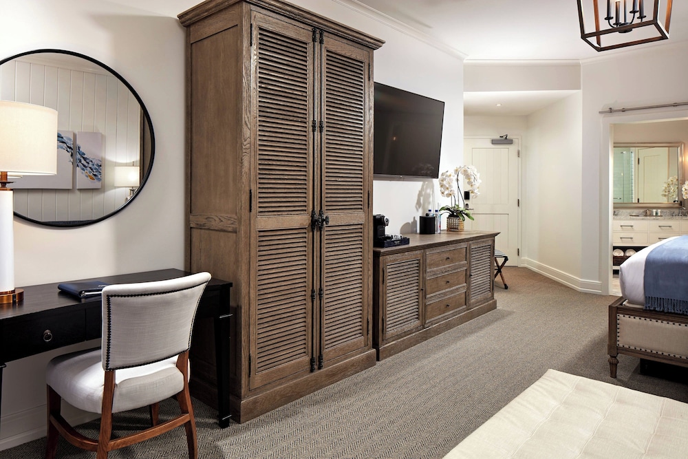 Premium, King Bed, Ocean View, Sofa, Accessible