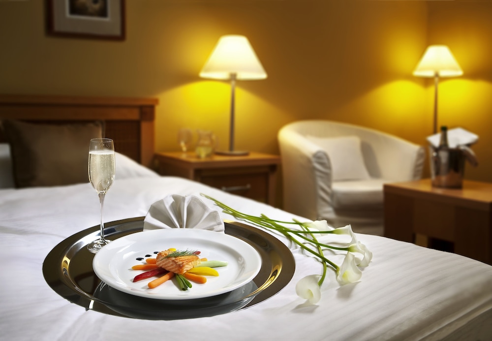 Dolce Villa Hotel 51/57