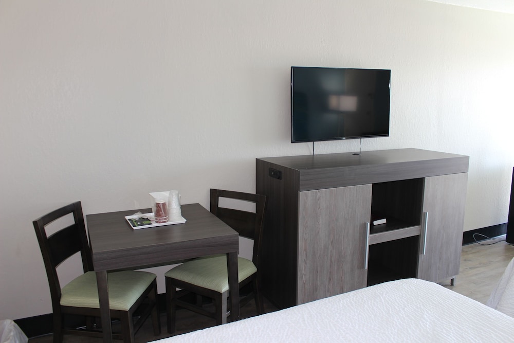 Tropical Seas Hotel 36/49