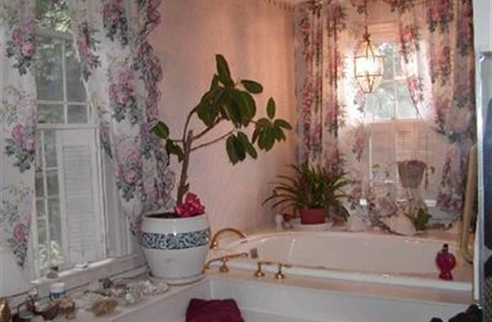 The Inn on the Horse Farm 5/30