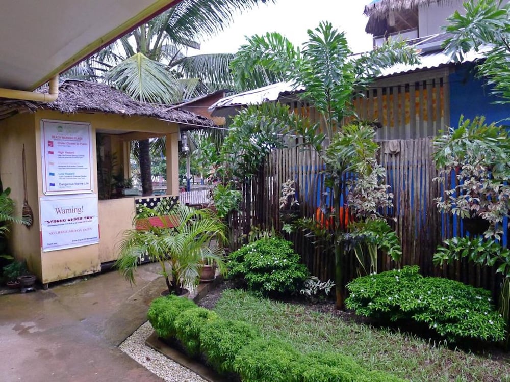 Amos Digue Pension House 3/33