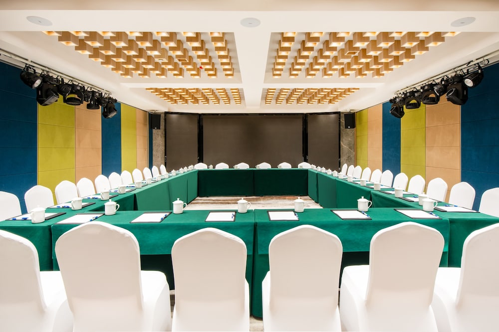 HOLIDAY INN EXPRESS DUJIANGYAN ANCIENT CITY 24/29