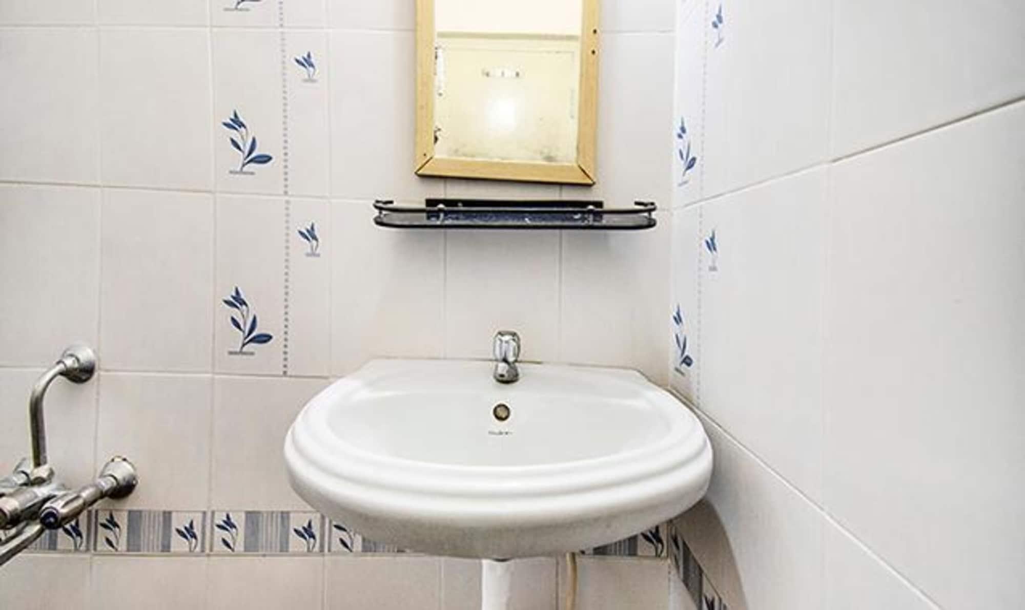 Fabhotel Aditya Yatri Nivas 23/26