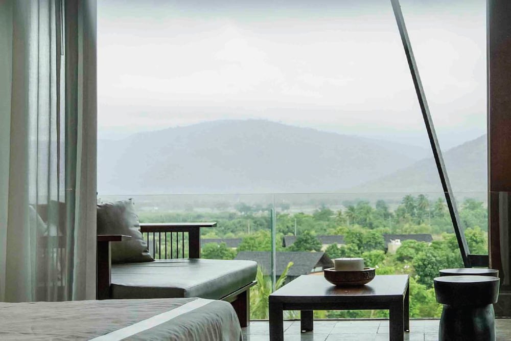 Atta Lakeside Resort Suite 24/81