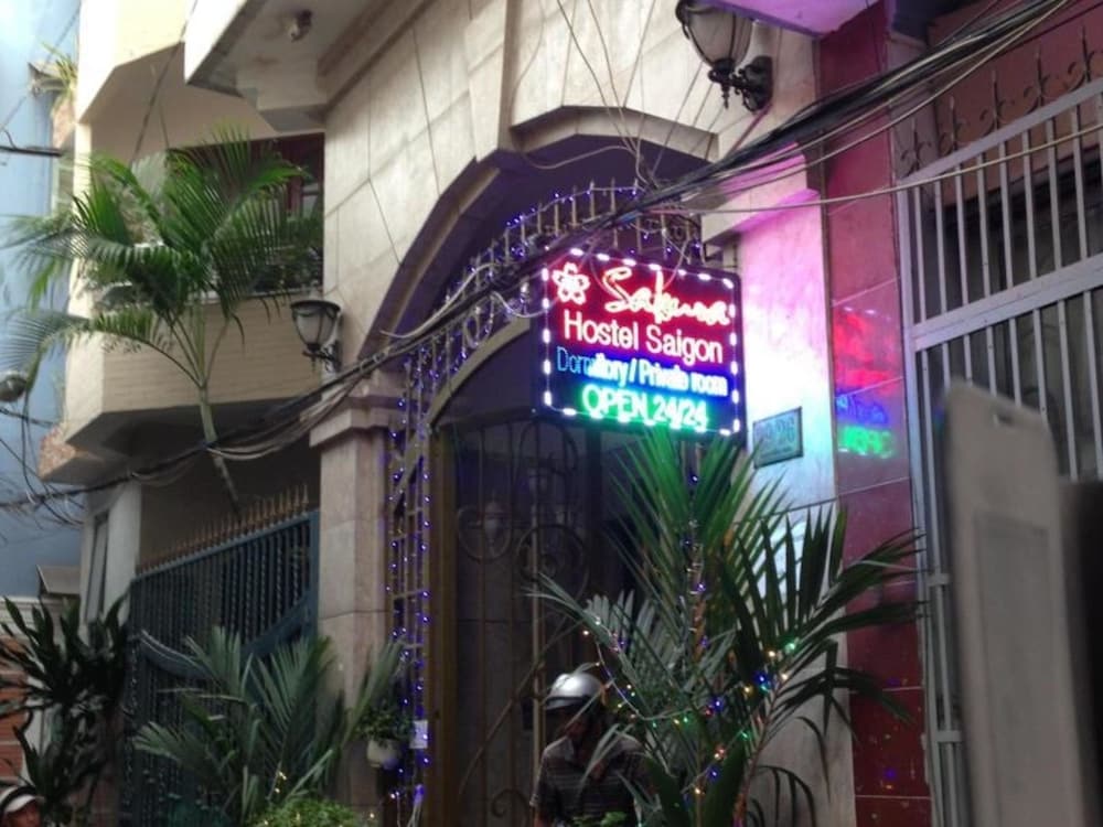 Sakura Hostel Saigon 3/85