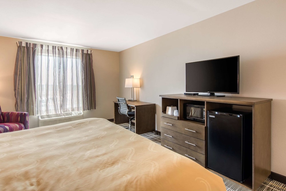 Quality Inn & Suites Carlsbad Caverns Area 22/44