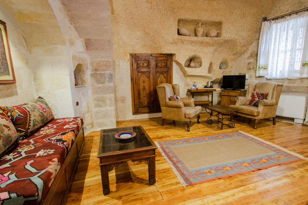 Sultan Cave Suites 60/77
